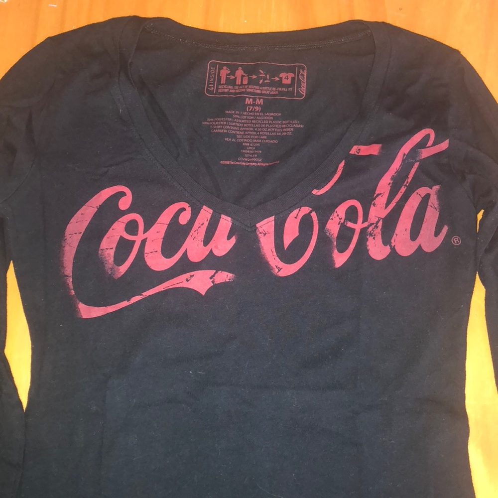 Coca-Cola Vneck Medium Long sleeved shirt